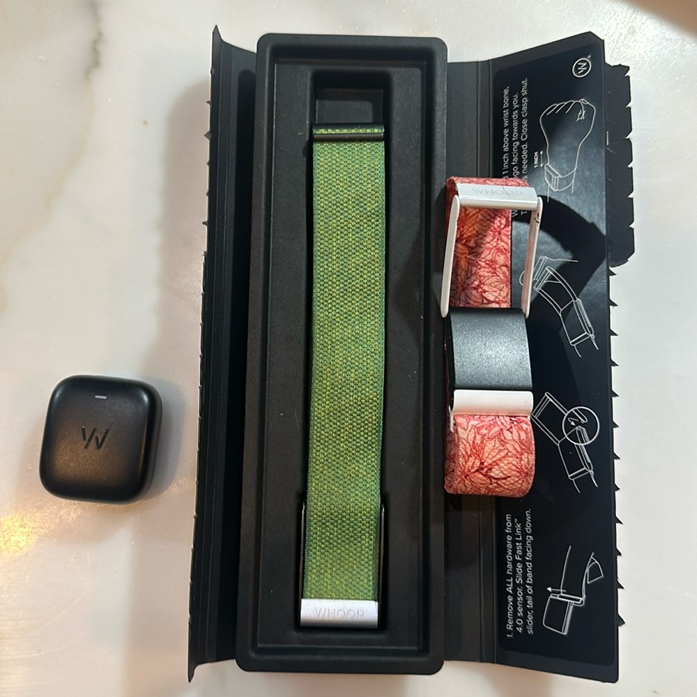 Whoop 4.0 barely used, 2 straps, 2 chargers.